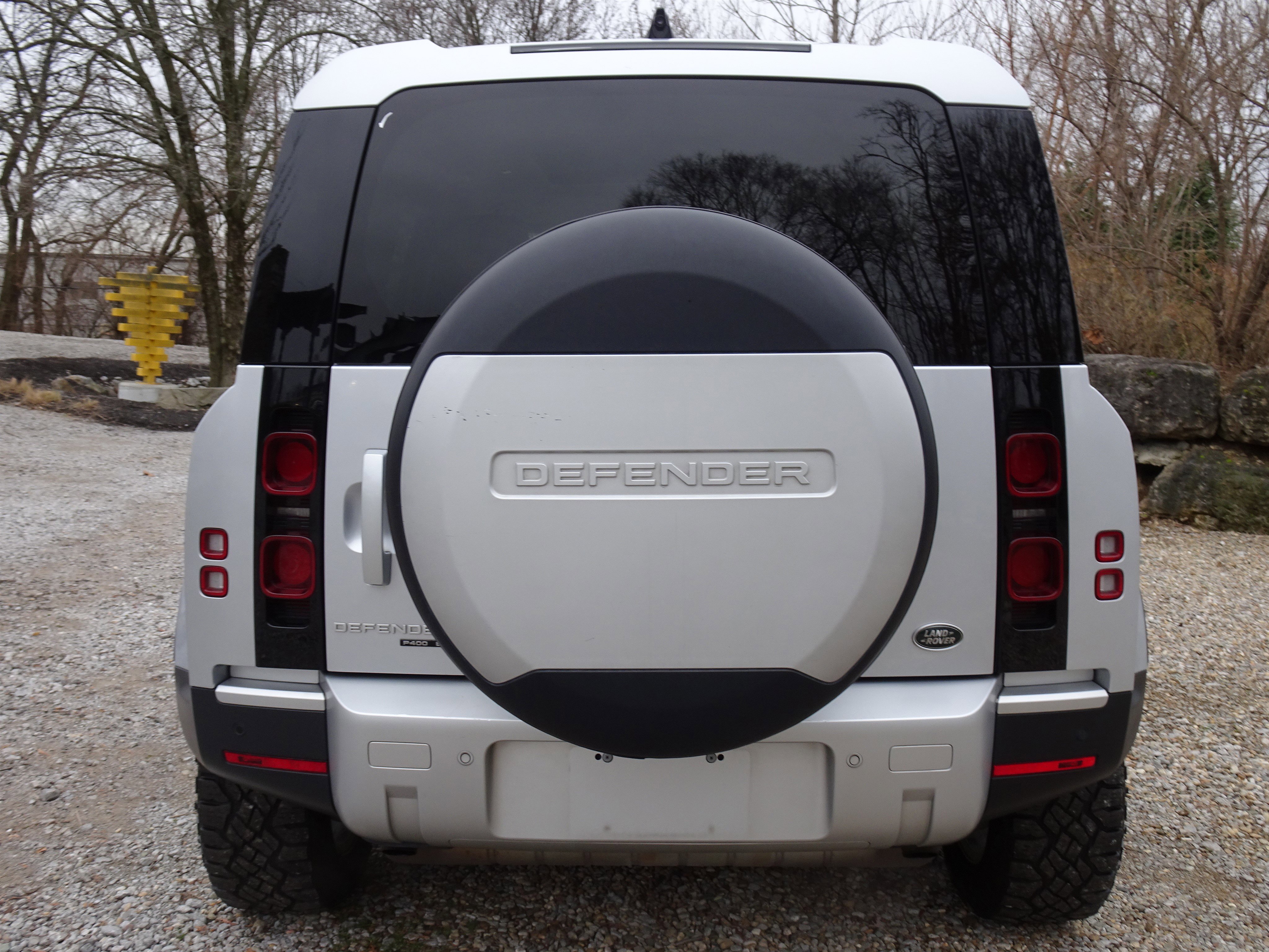 Used 2020 Land Rover Defender 110 SE image 9