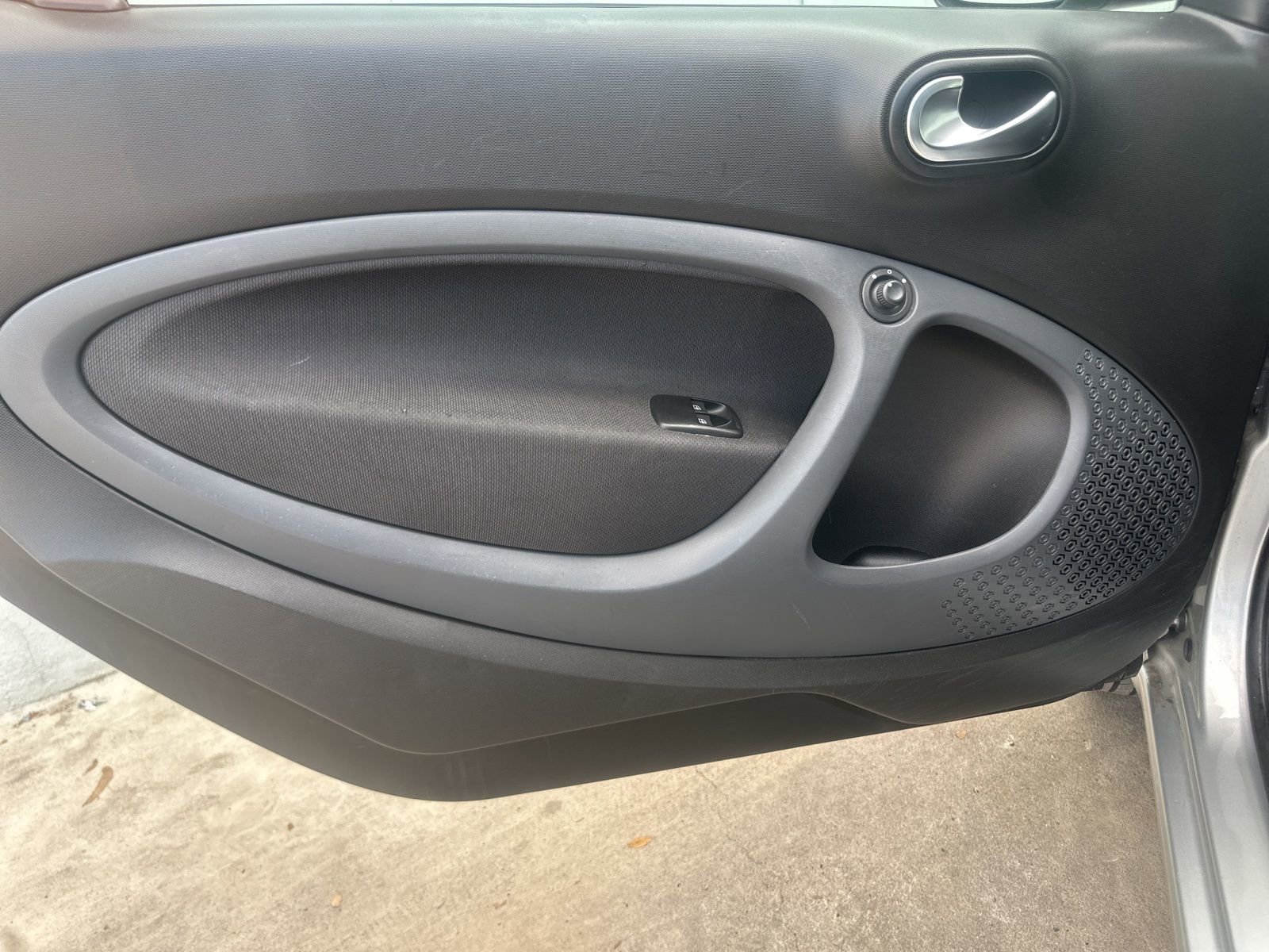 Used 2016 smart fortwo Prime RWD image 11