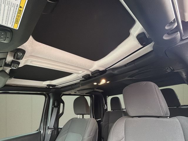Used 2023 Jeep Gladiator Sport AWD/4WD image 22