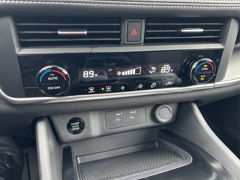 Used 2025 Nissan Rogue SV image 31