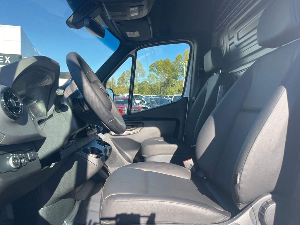 Used 2025 Mercedes-Benz Sprinter 2500 image 9