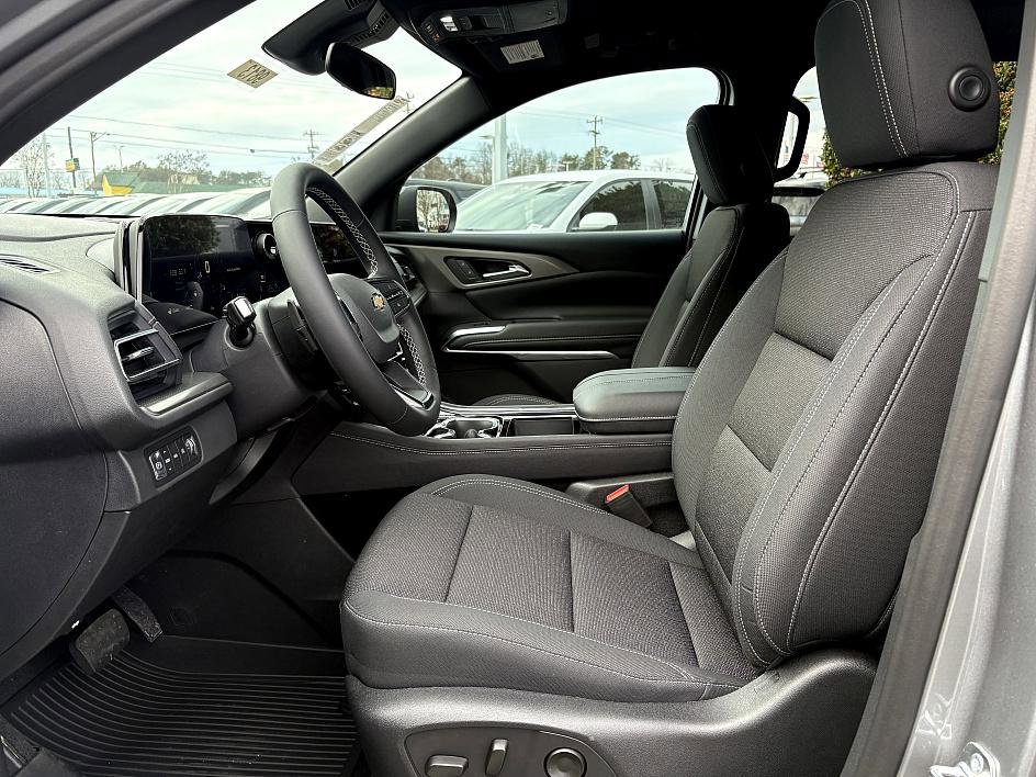 New 2026 Chevrolet Traverse LT w/ Sun and Wheel Package image 9