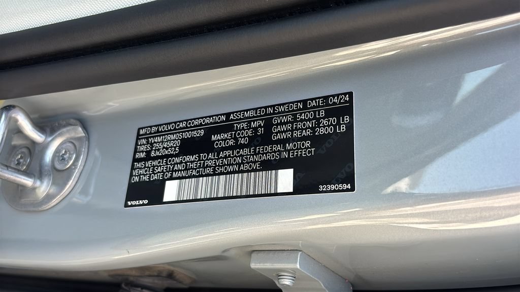 Certified 2025 Volvo XC60 B5 Ultra AWD/4WD image 32
