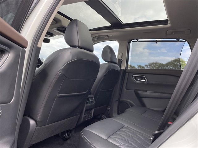 Used 2023 Nissan Rogue Platinum w/ Platinum Premium Package image 16