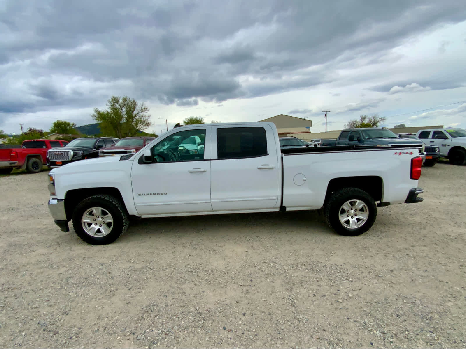 Used 2017 Chevrolet Silverado 1500 LT w/ Trailering Package AWD/4WD image 2