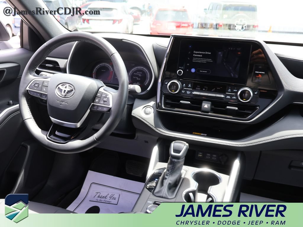 Used 2025 Toyota Highlander XSE AWD/4WD image 14