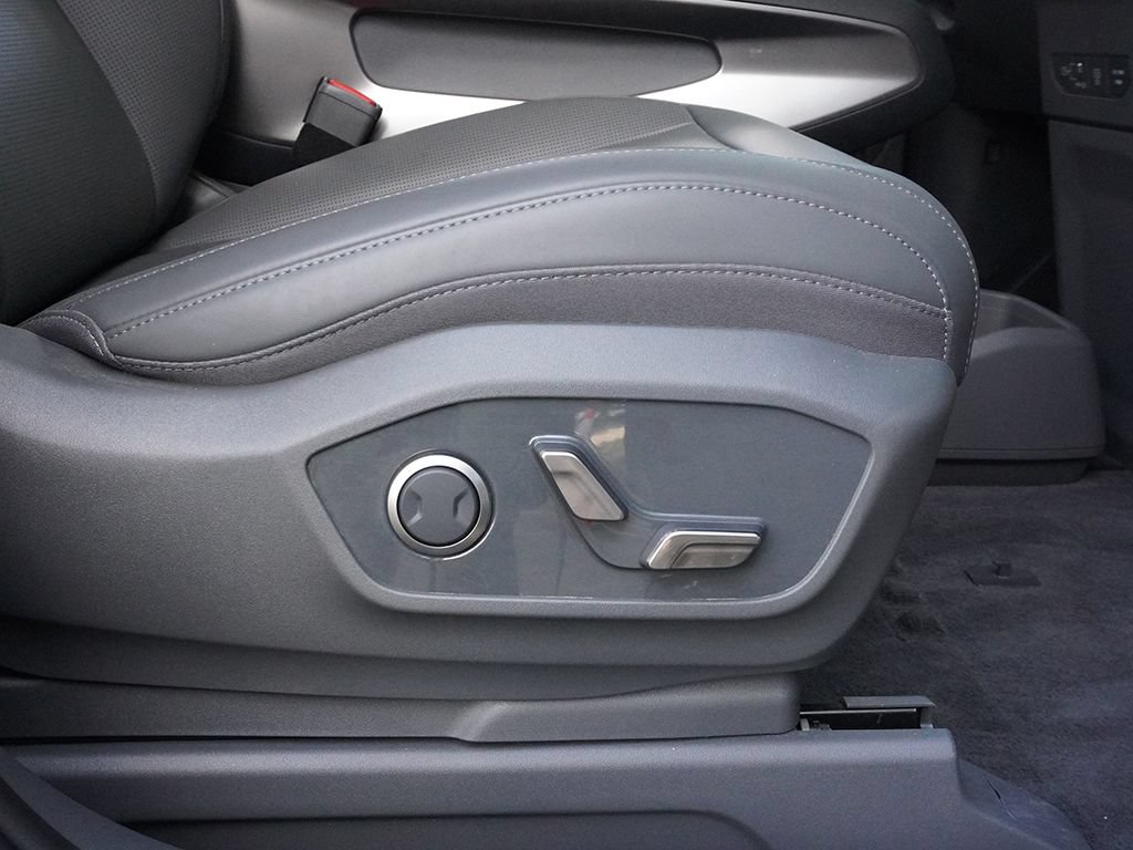 Used 2024 Kia EV9 Light Long Range RWD image 31