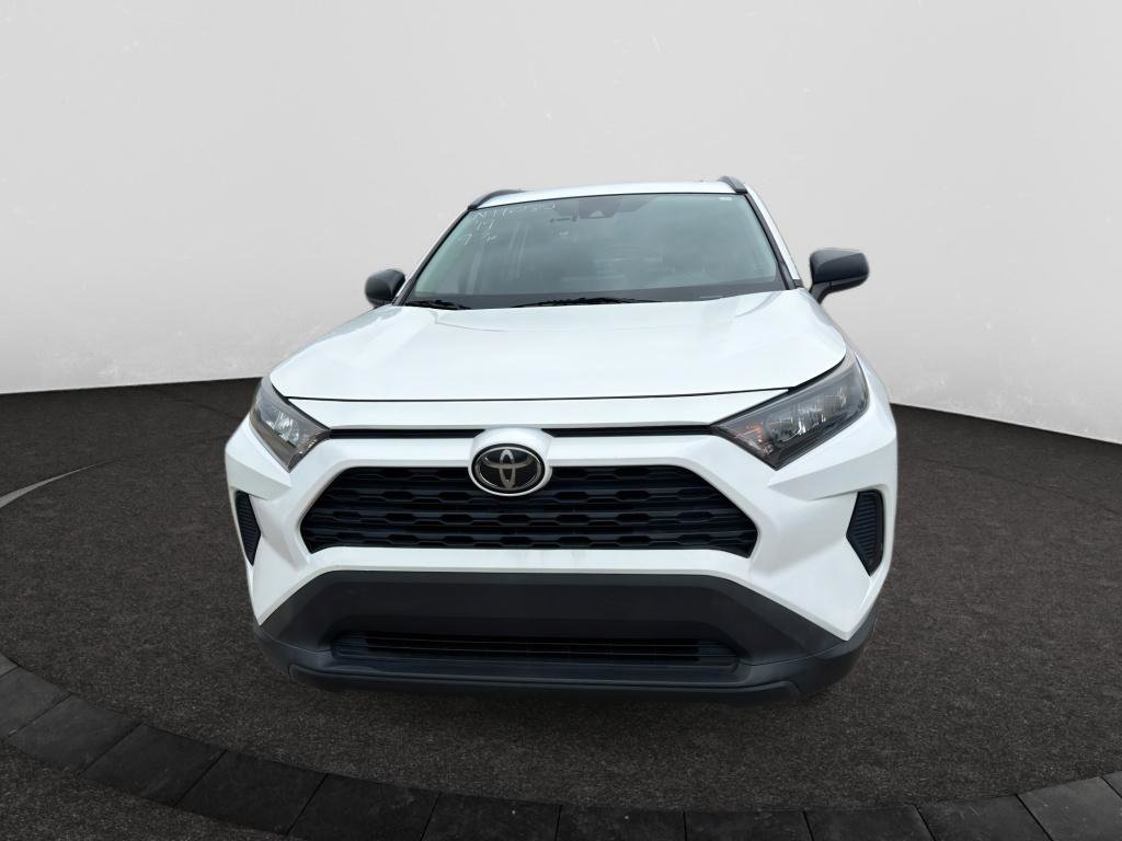Used 2019 Toyota RAV4 LE FWD image 2