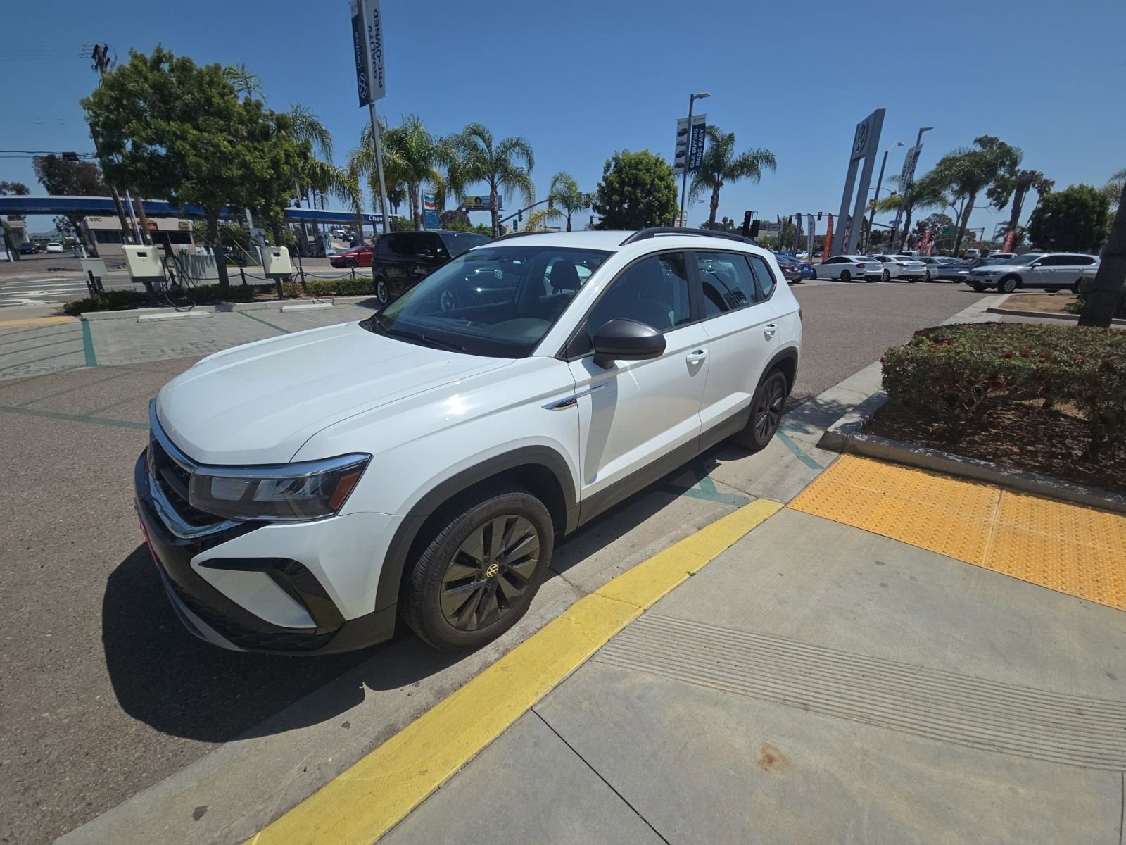 Used 2023 Volkswagen Taos S FWD image 2