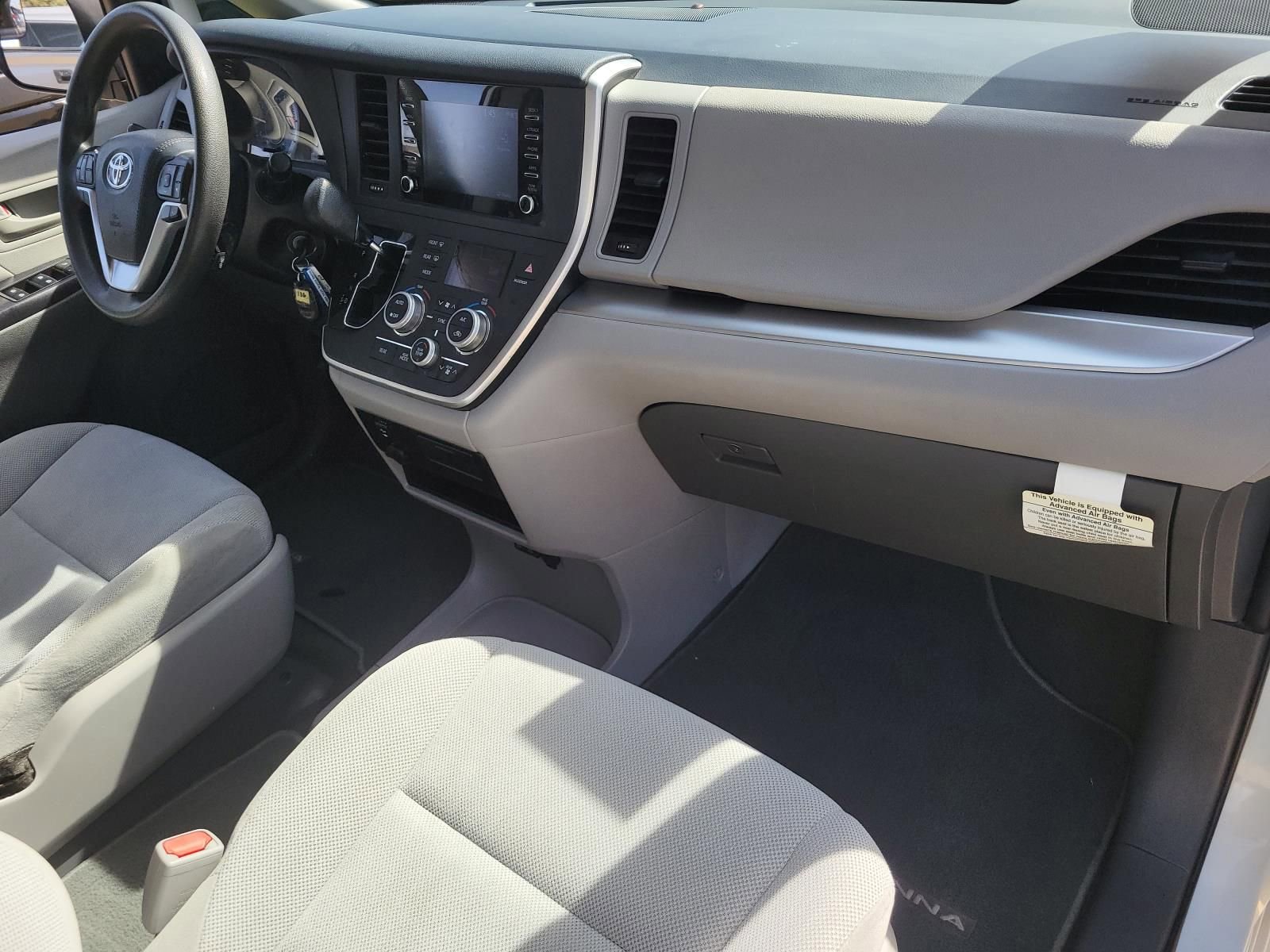 Used 2020 Toyota Sienna L image 7