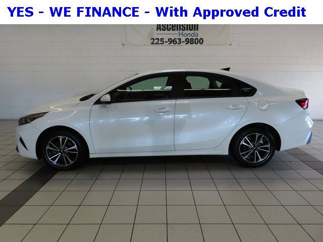 Used 2024 Kia Forte LXS image 3
