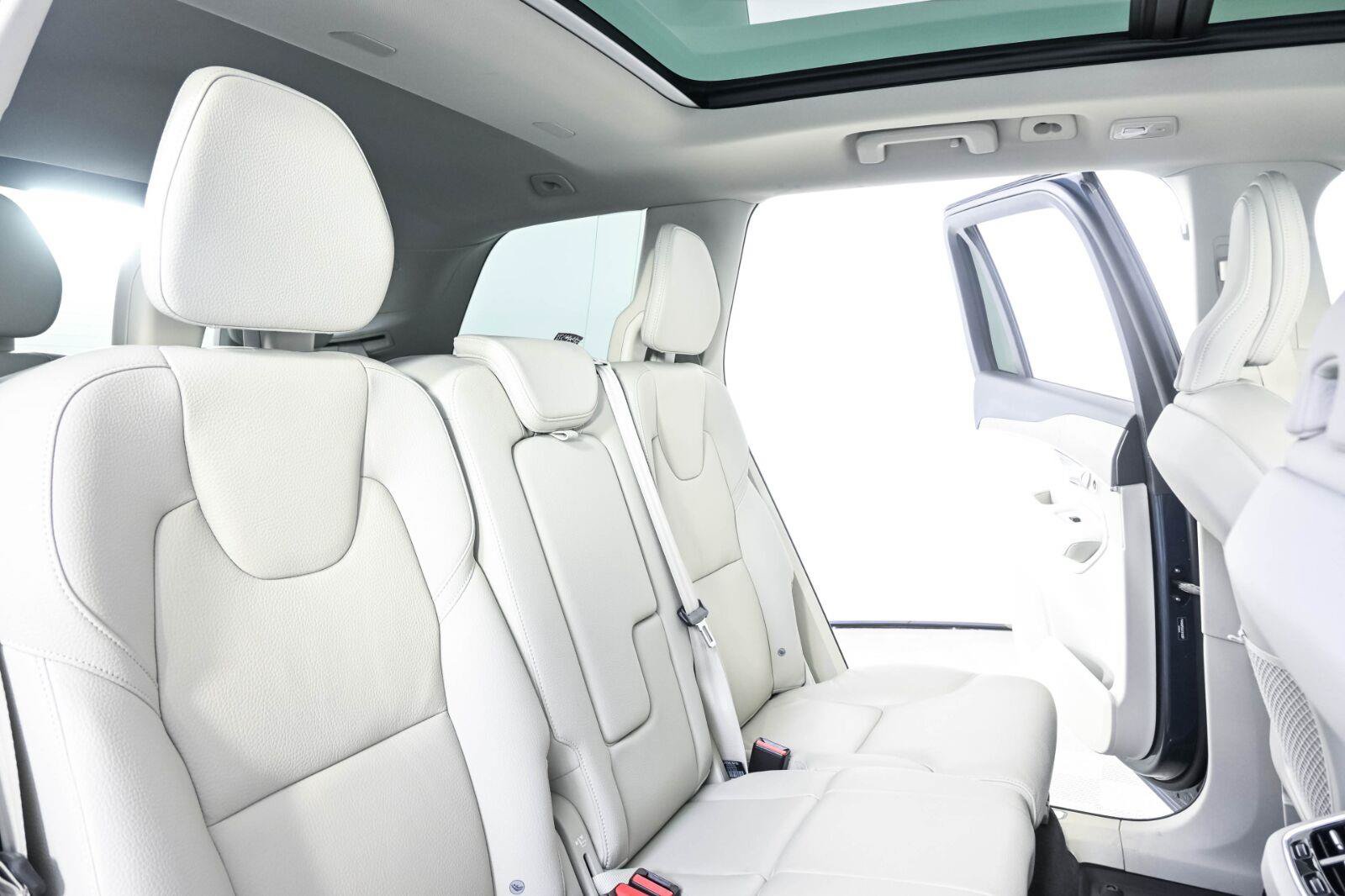 Certified 2025 Volvo XC90 T8 Plus w/ Protection Package Premier AWD/4WD image 22