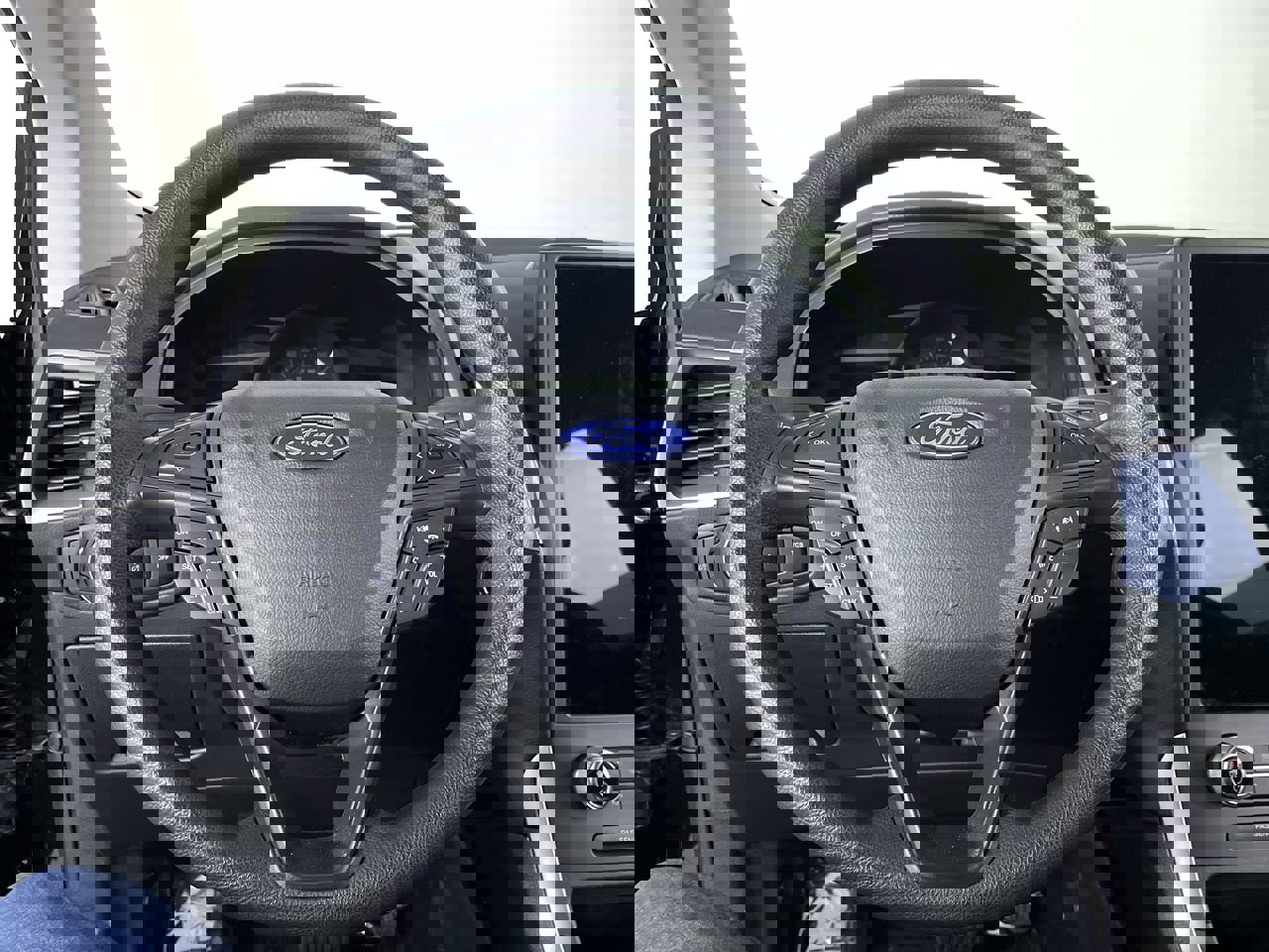 Used 2023 Ford Edge SE image 14