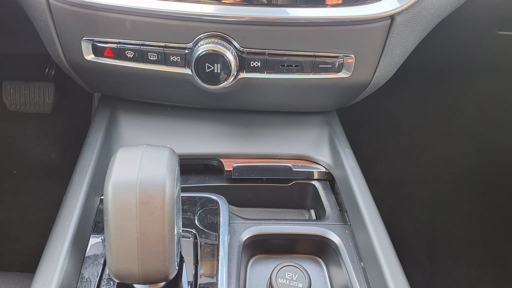 Used 2025 Volvo V60 B5 Cross Country Plus AWD/4WD image 25