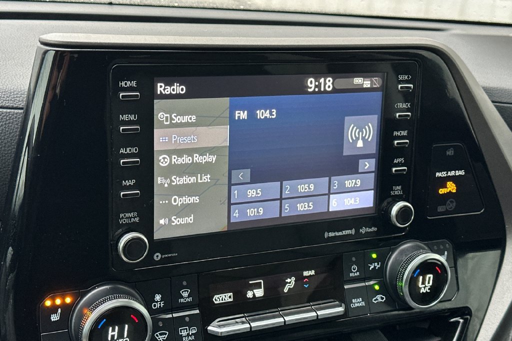 Used 2022 Toyota Highlander XLE AWD/4WD image 23