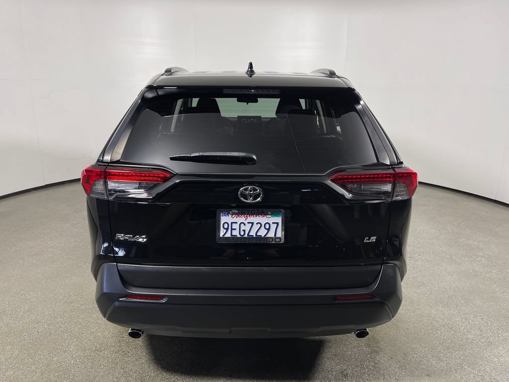 Certified 2021 Toyota RAV4 LE FWD image 4