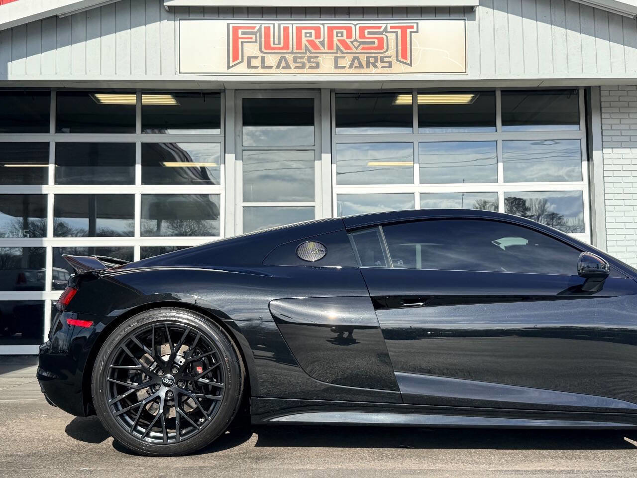 Used 2018 Audi R8 V10 w/ Black Optic Package image 11