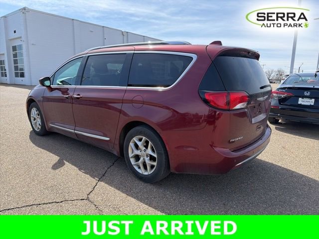 Used 2018 Chrysler Pacifica Touring-L Plus image 4