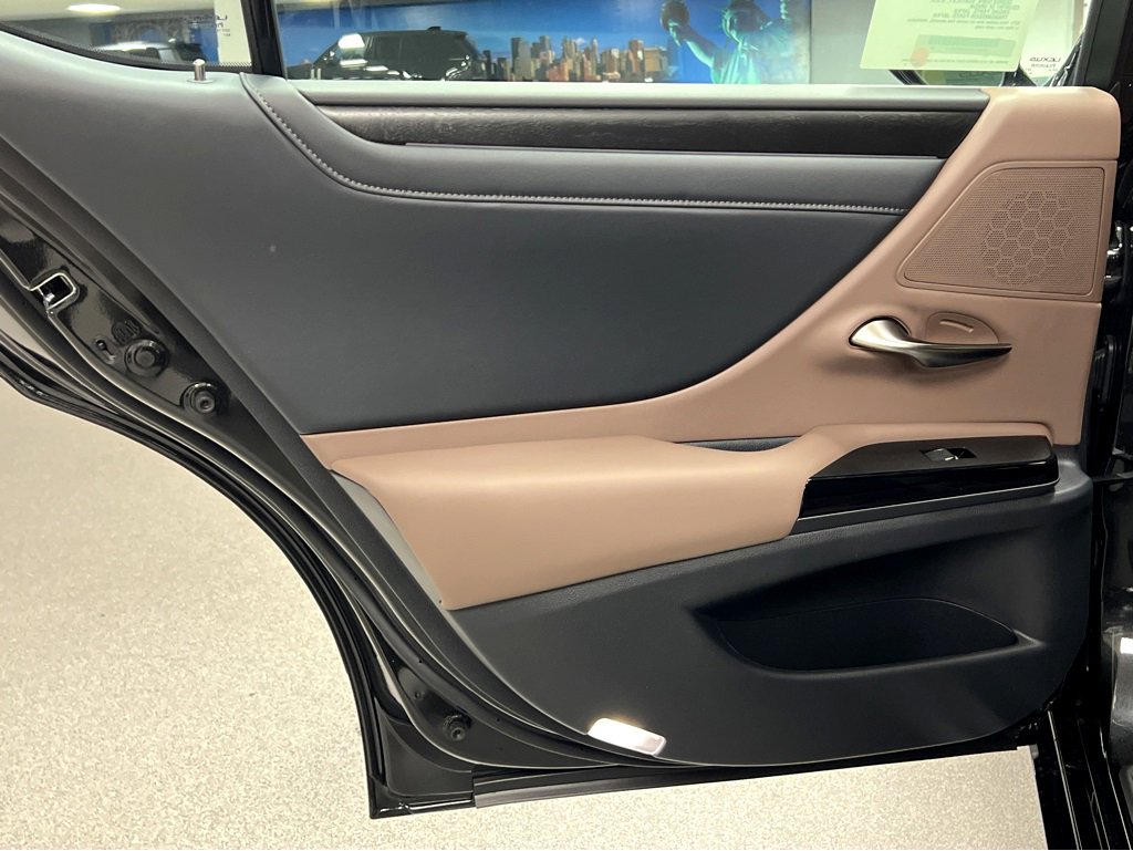 New 2025 Lexus ES 350 w/ Premium Package image 18