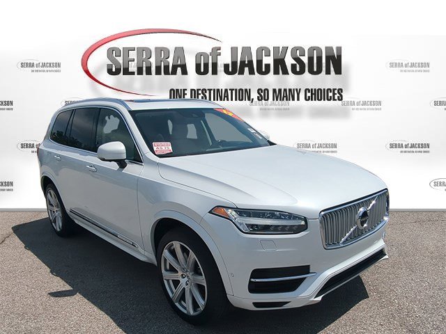 Used 2017 Volvo XC90 T8 Inscription w/ Vision Package AWD/4WD image 2