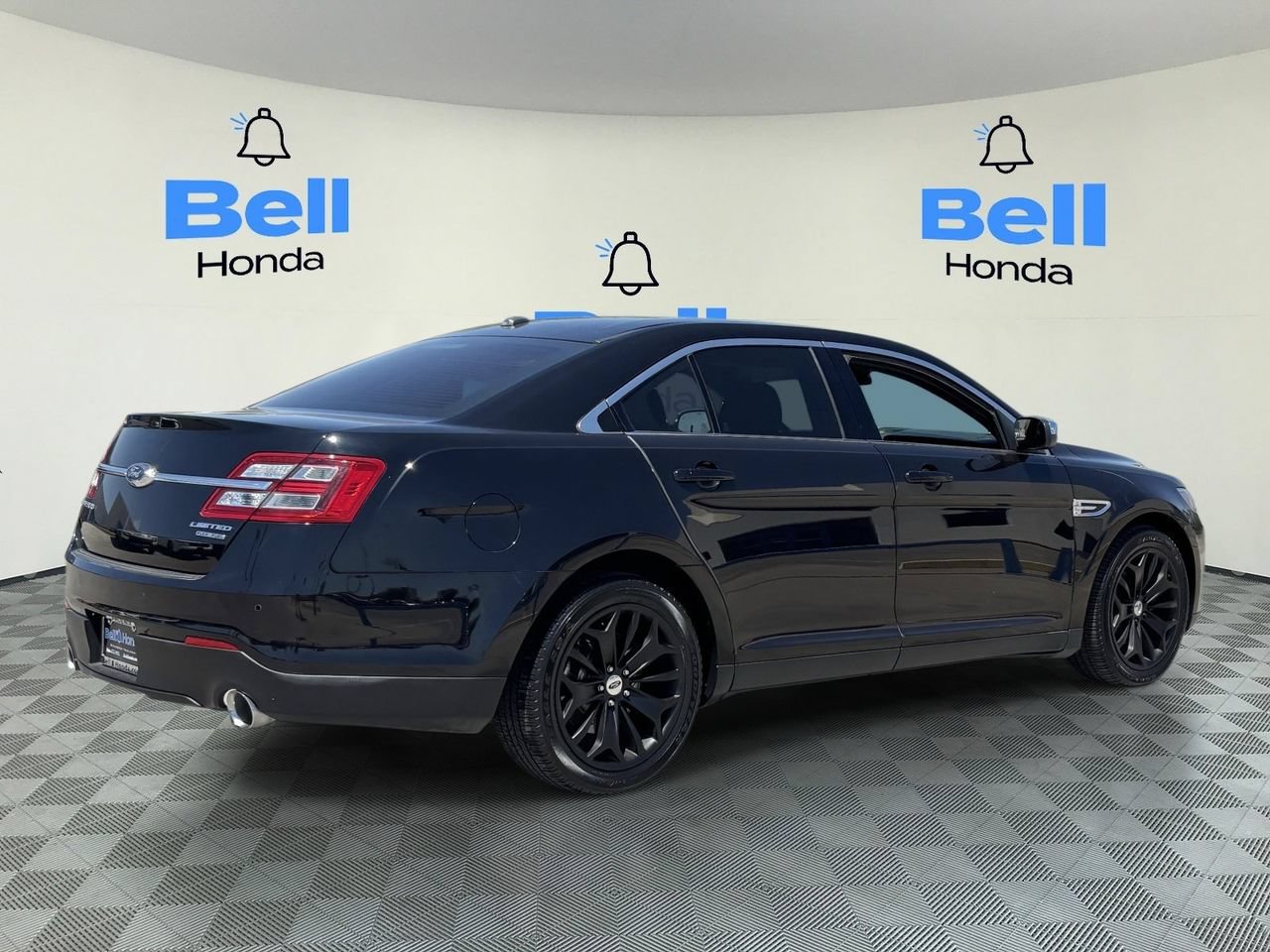 Used 2019 Ford Taurus Limited FWD image 4