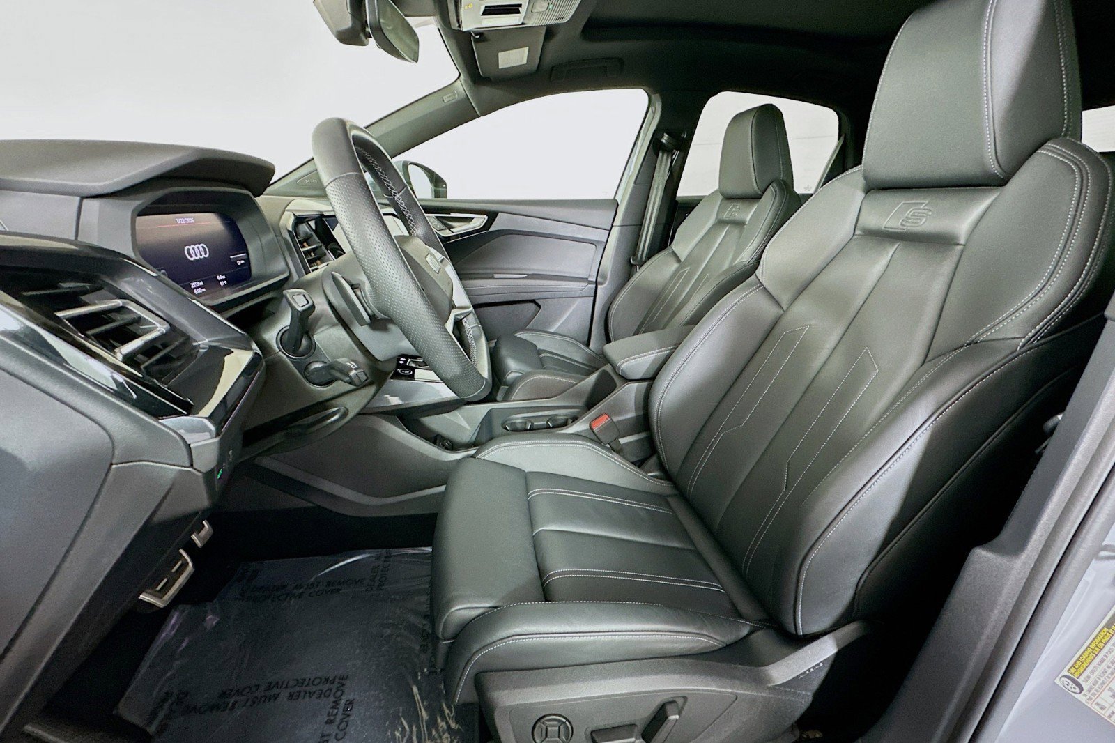 Used 2024 Audi Q4 e-tron Prestige w/ Black Optic Plus Package image 18