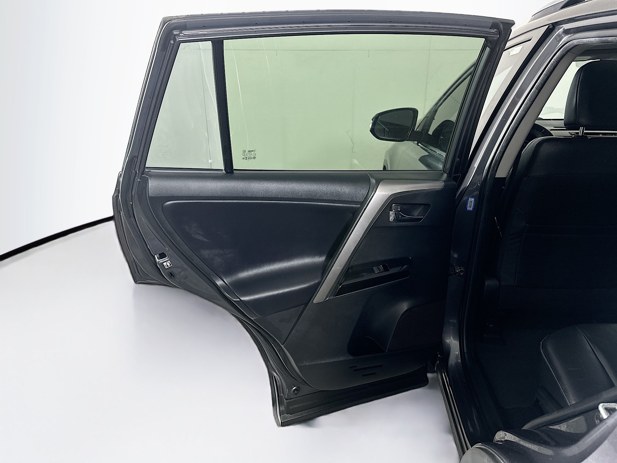 Used 2018 Toyota RAV4 Limited FWD image 28