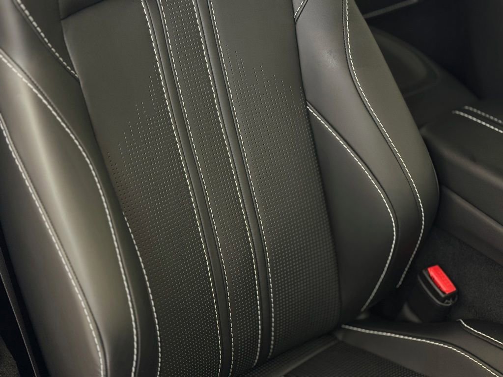 Used 2021 Aston Martin V8 Vantage Coupe image 28