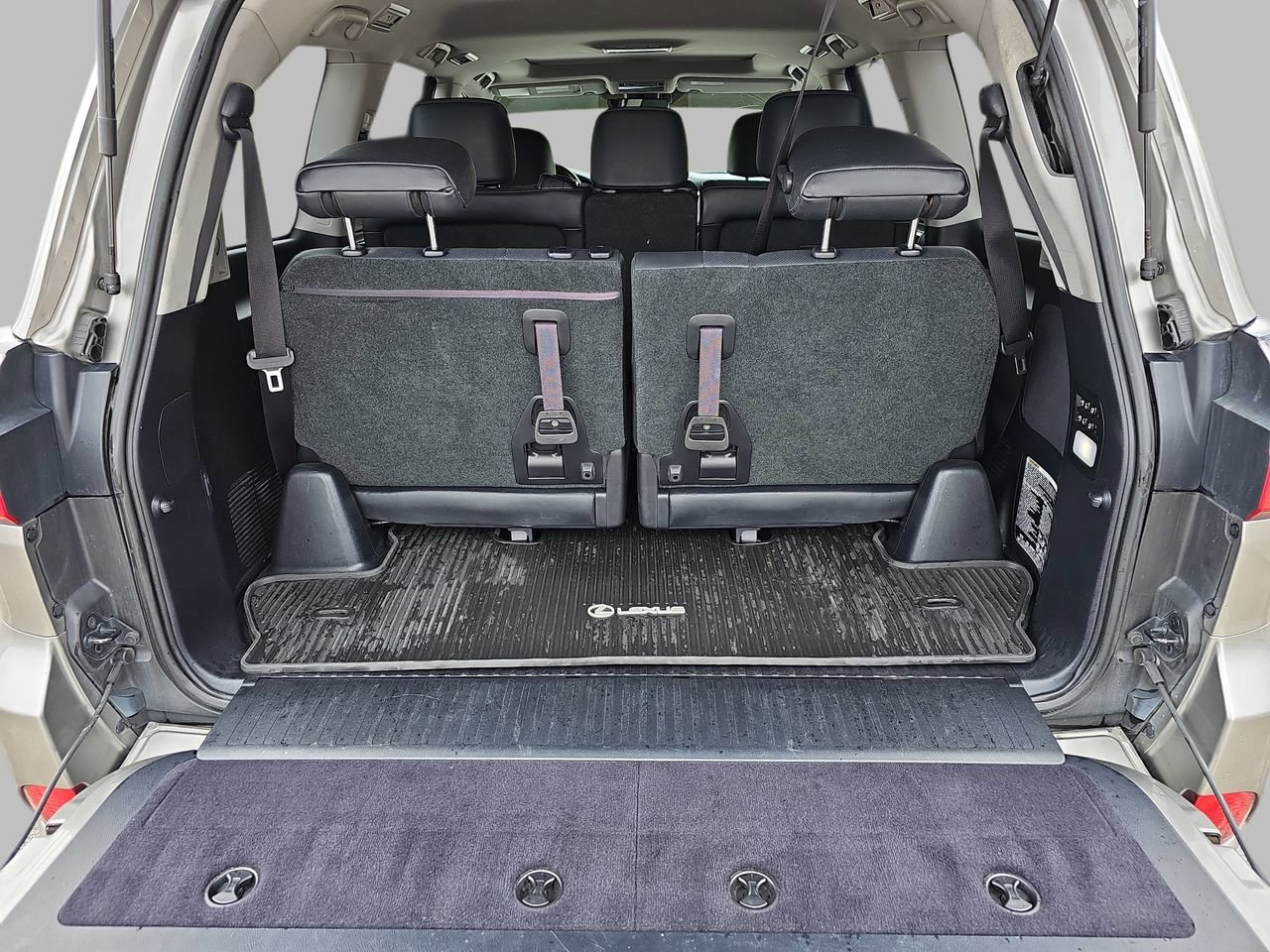 Used 2016 Lexus LX 570 4WD w/ Luxury Package image 16