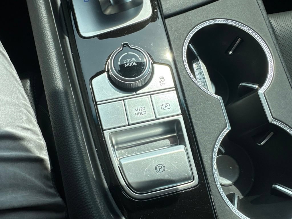 Used 2025 Genesis G70 2.5T AWD/4WD image 24