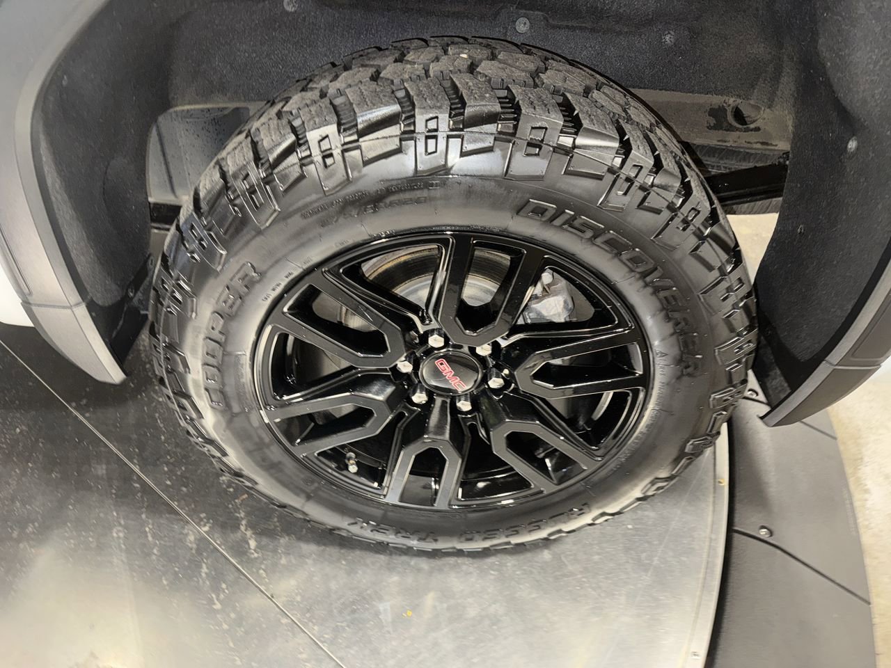 Used 2020 GMC Sierra 1500 Elevation w/ Elevation Value Package image 12