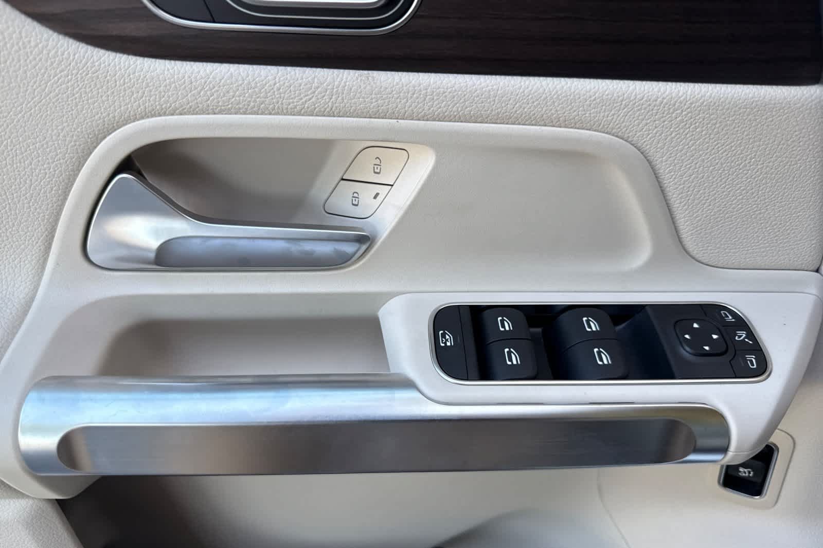 New 2026 Mercedes-Benz GLB 250 image 10