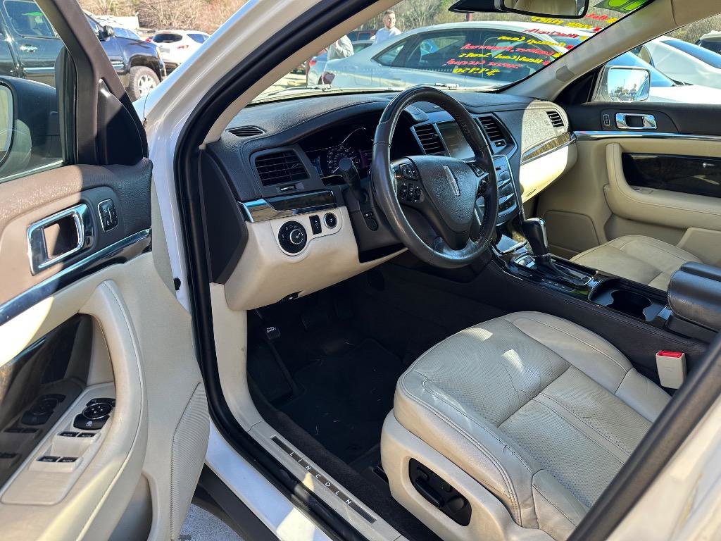 Used 2013 Lincoln MKS AWD image 5