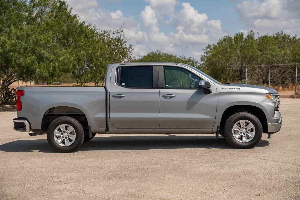 Used 2025 Chevrolet Silverado 1500 LT RWD image 9