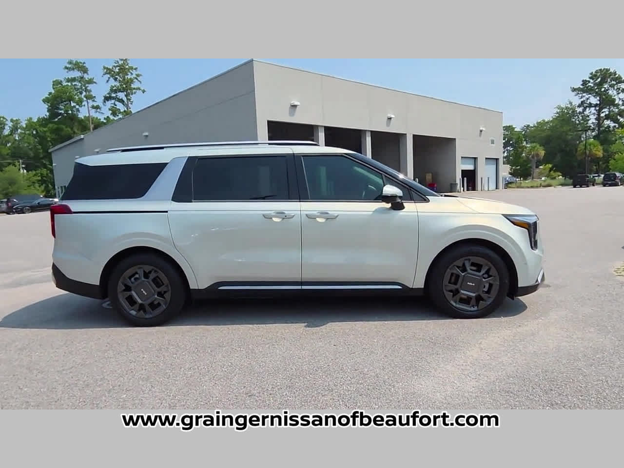 Used 2025 Kia Carnival SX FWD image 36