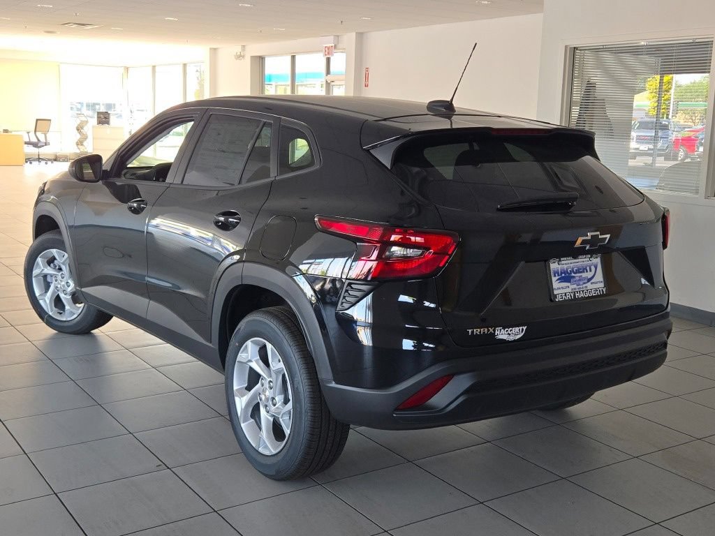New 2026 Chevrolet Trax LS w/ LS Convenience Package FWD image 12