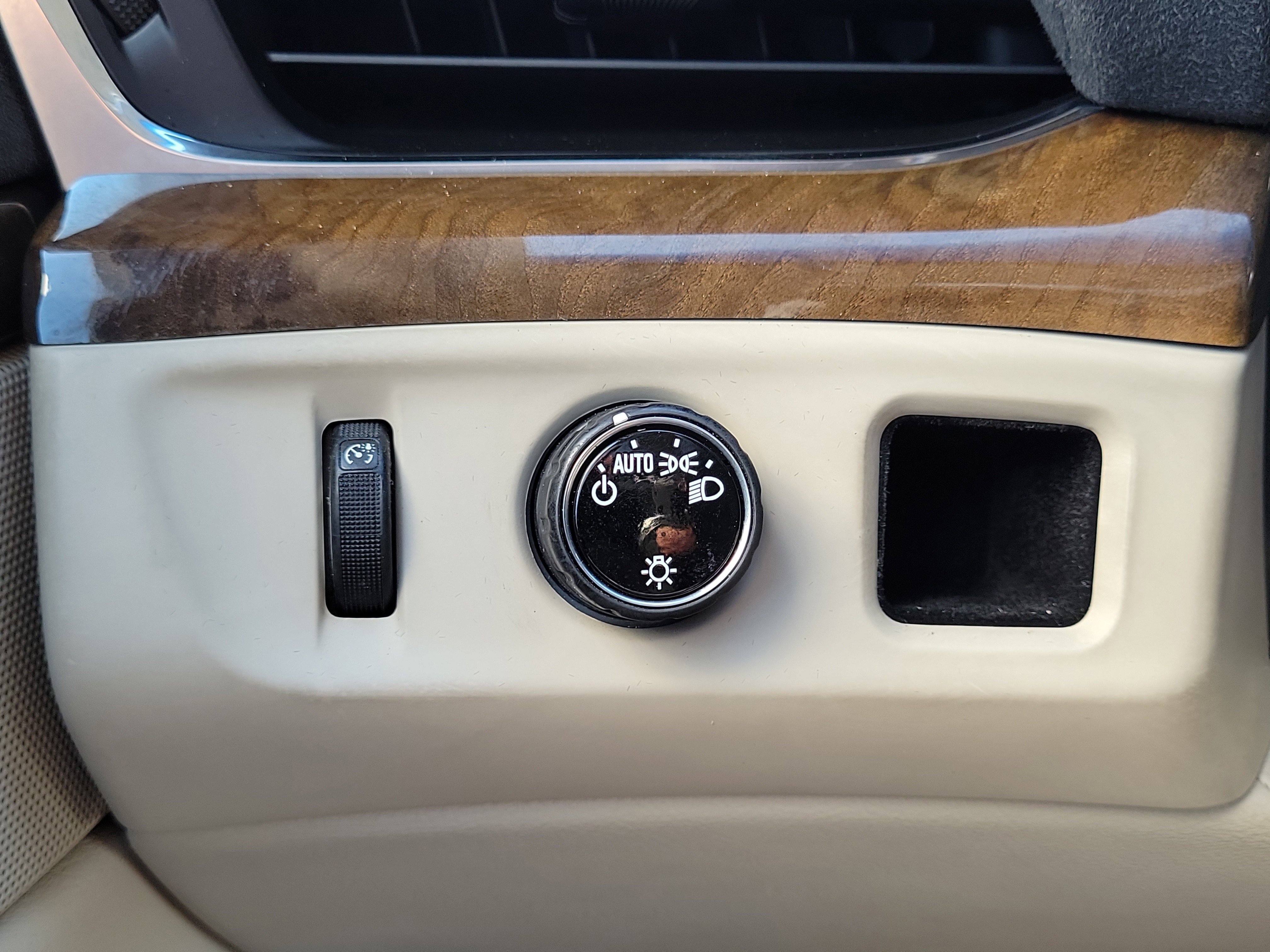 Used 2018 Cadillac Escalade Luxury image 22