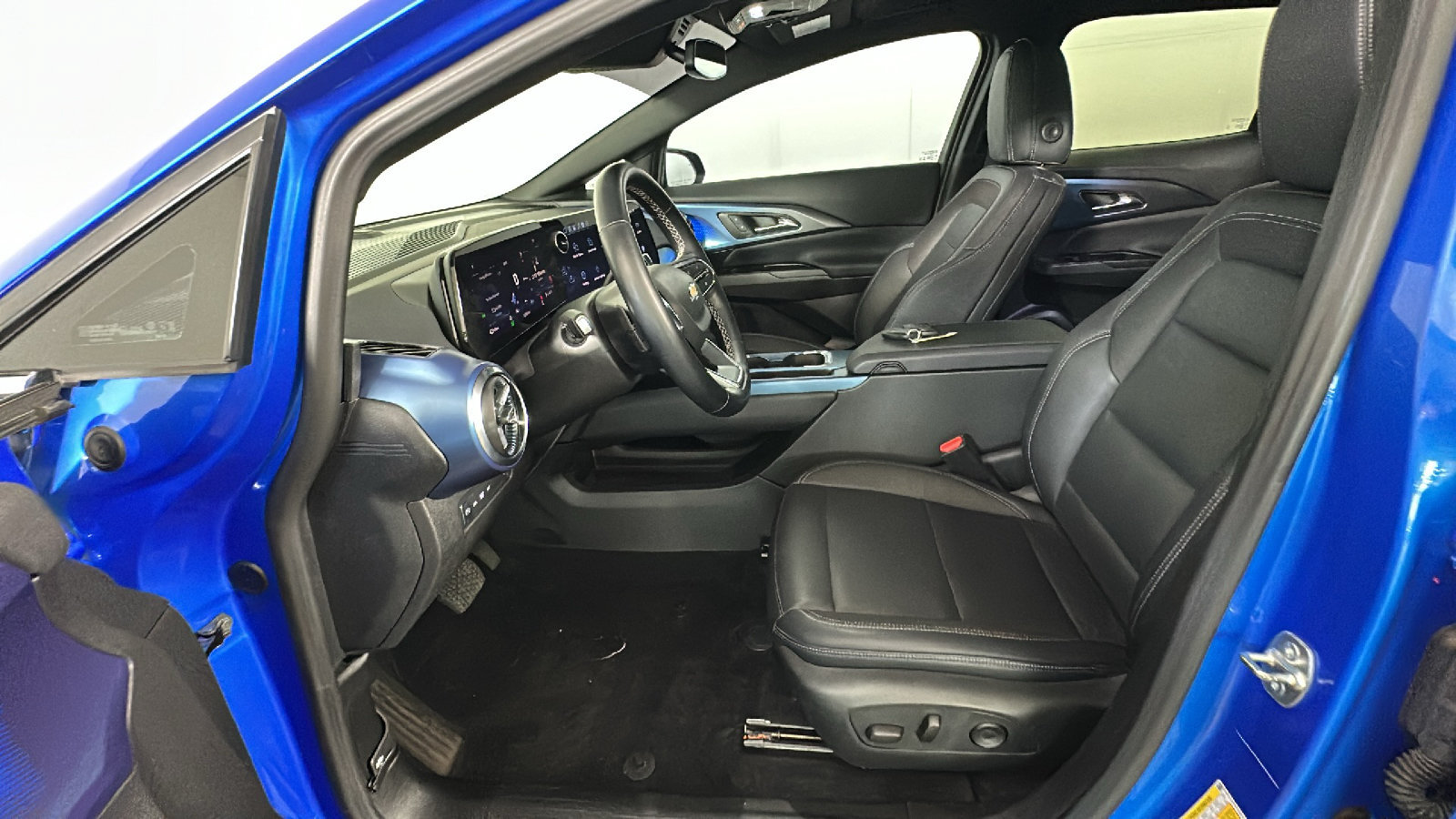 Used 2024 Chevrolet Equinox EV LT FWD image 13