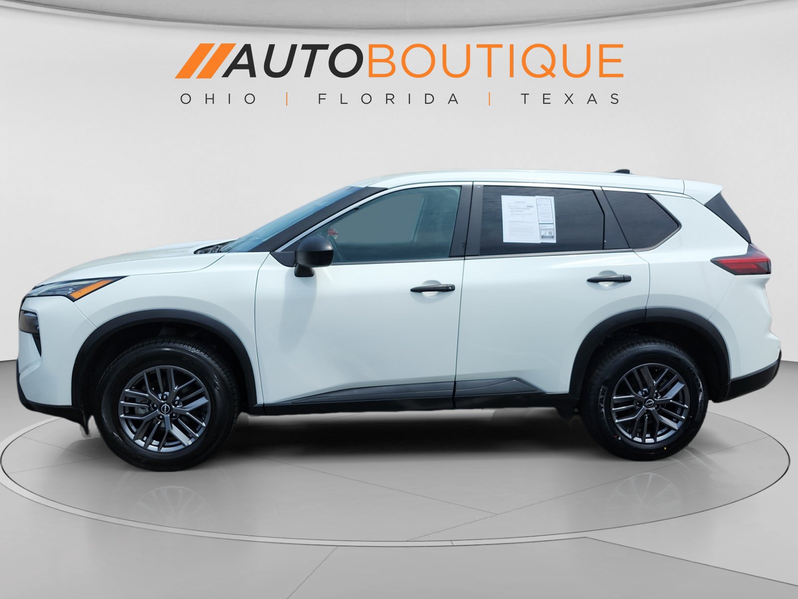 Used 2024 Nissan Rogue S AWD/4WD image 2