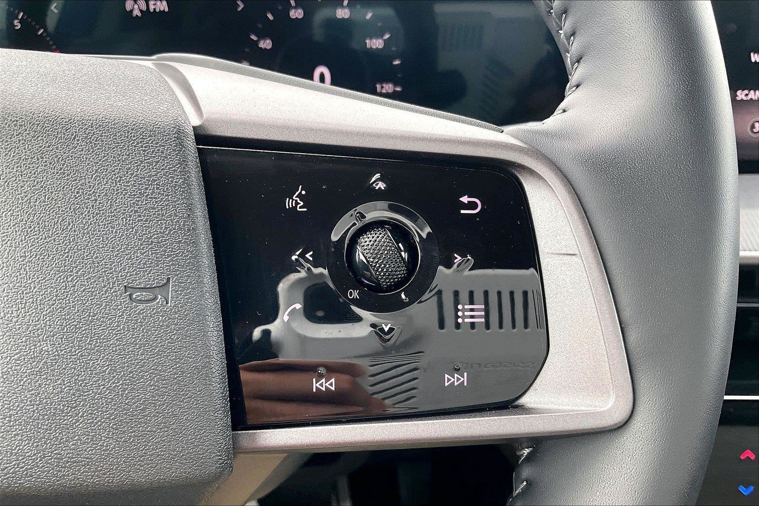 Certified 2025 Nissan Murano SV FWD image 20