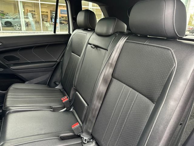 Certified 2023 Volkswagen Tiguan SE R-Line AWD/4WD image 32