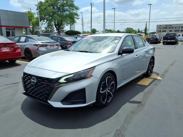 Used 2024 Nissan Altima 2.5 SR FWD image 3