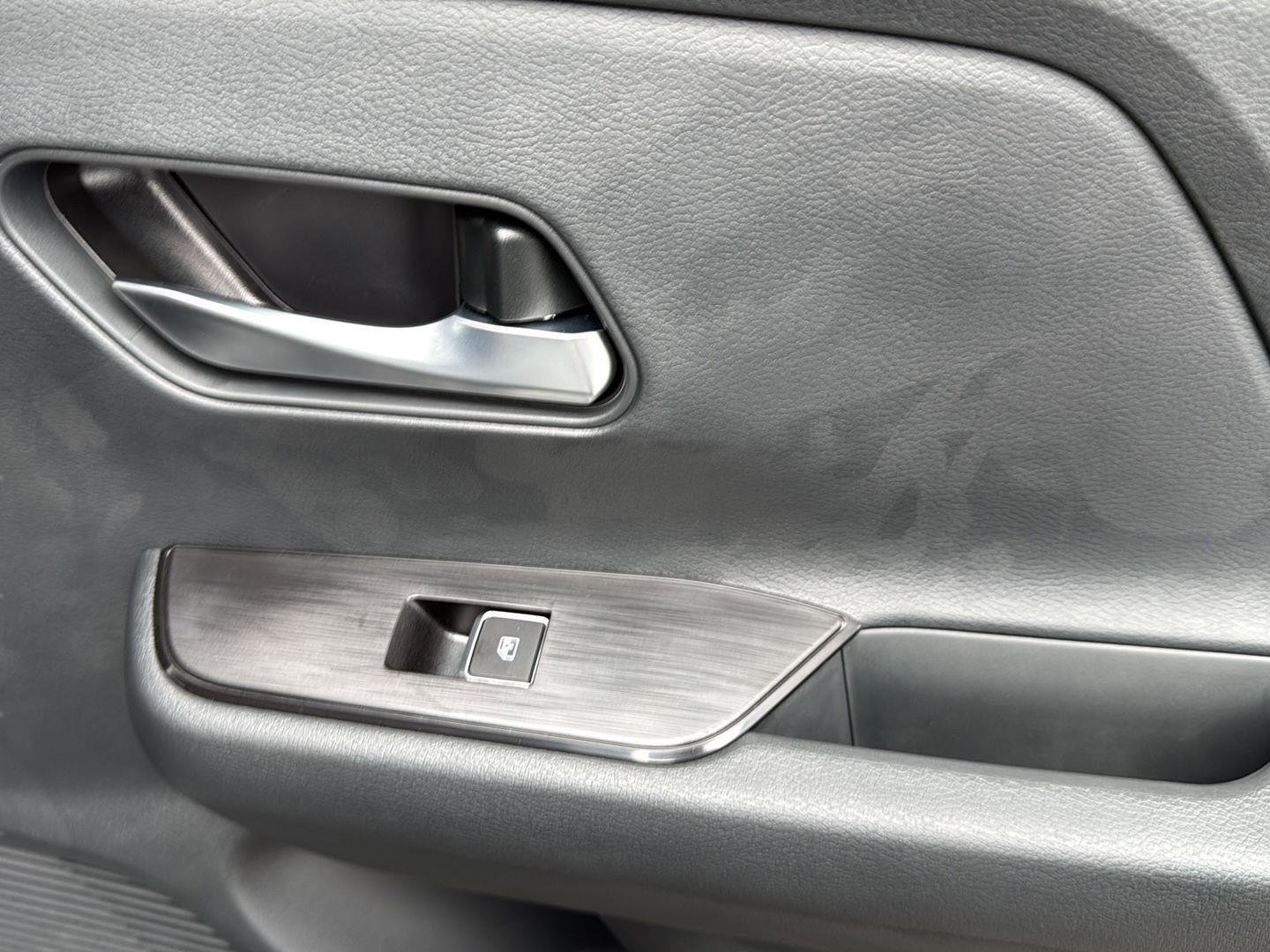 New 2026 Nissan Kicks SR w/ Cold Weather Package image 21