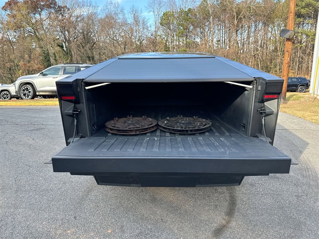 Used 2024 Tesla Cybertruck AWD Crew Cab image 33