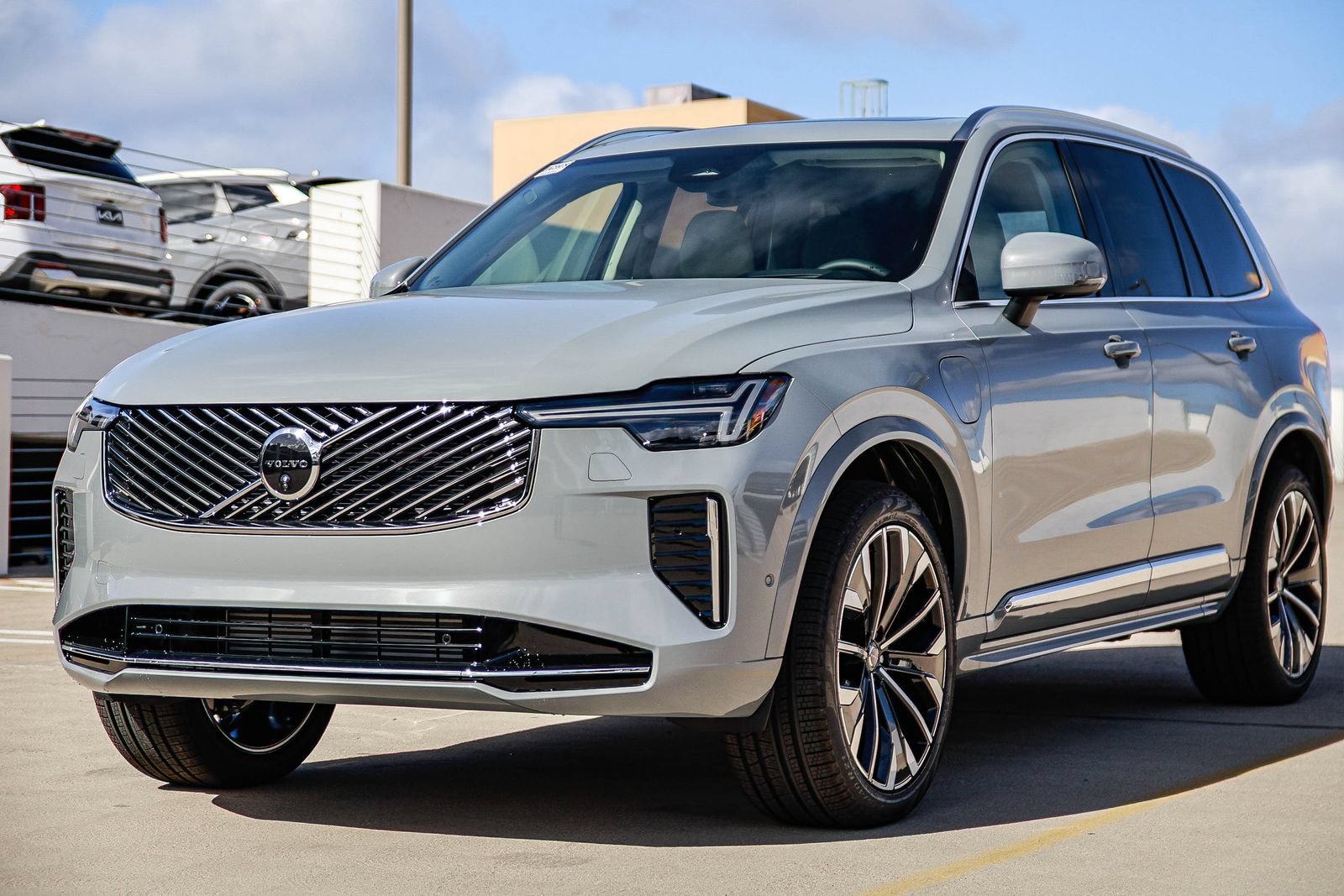 New 2026 Volvo XC90 T8 Ultra w/ Protection Package Premier AWD/4WD image 3