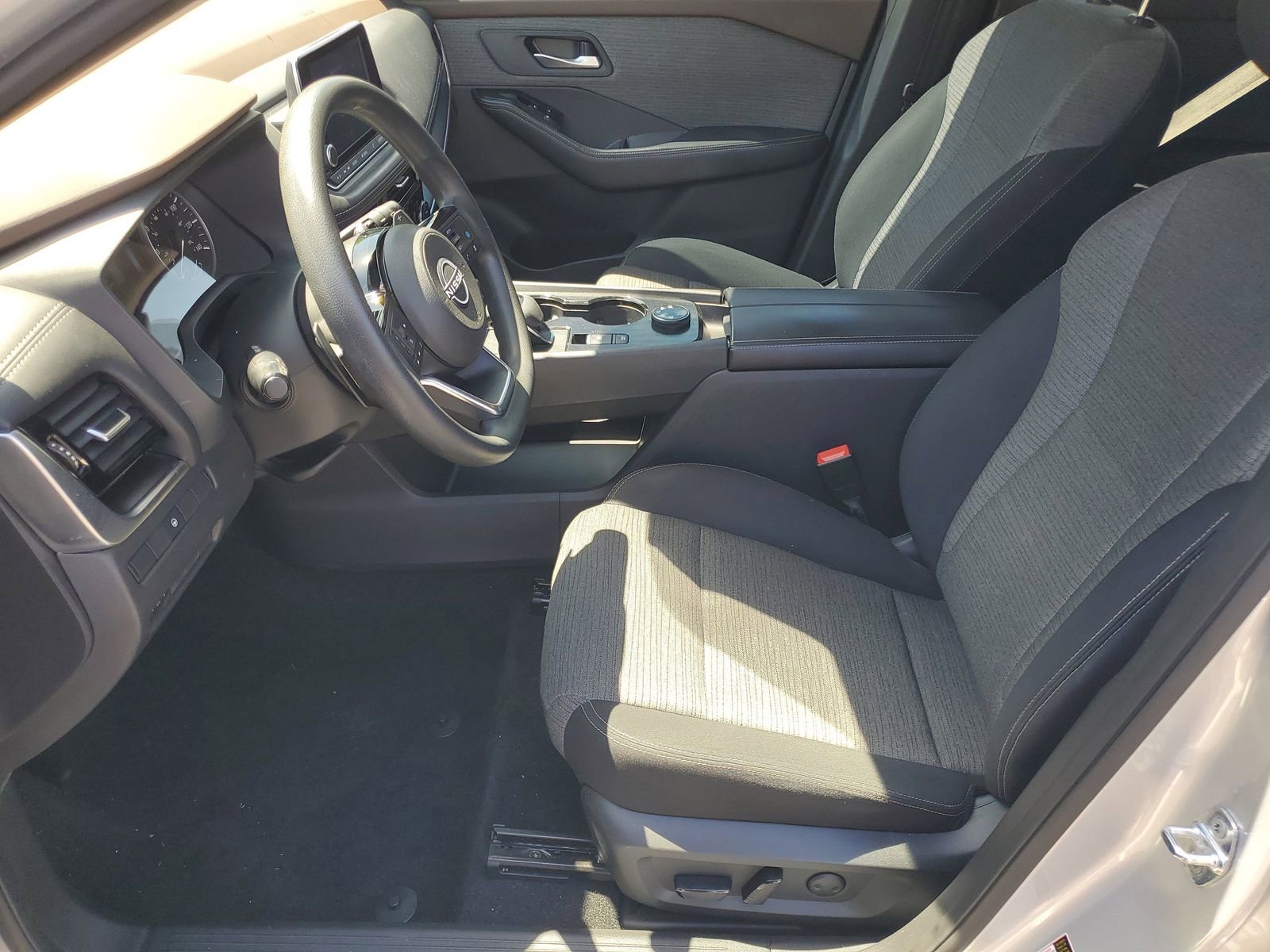 Used 2023 Nissan Rogue SV AWD/4WD image 5