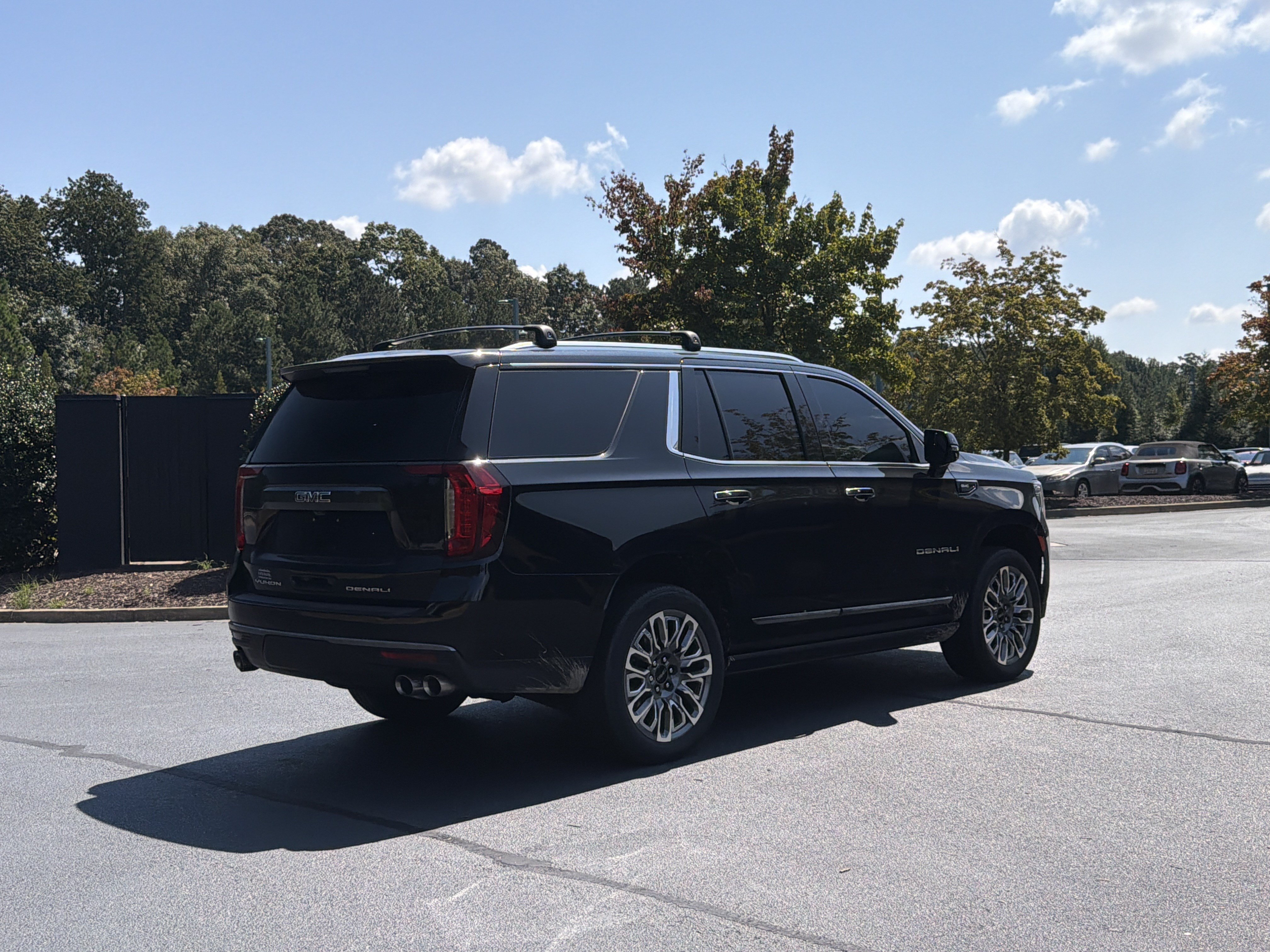 Used 2023 GMC Yukon Denali Ultimate w/ LPO, Floor Liner Package AWD/4WD image 3