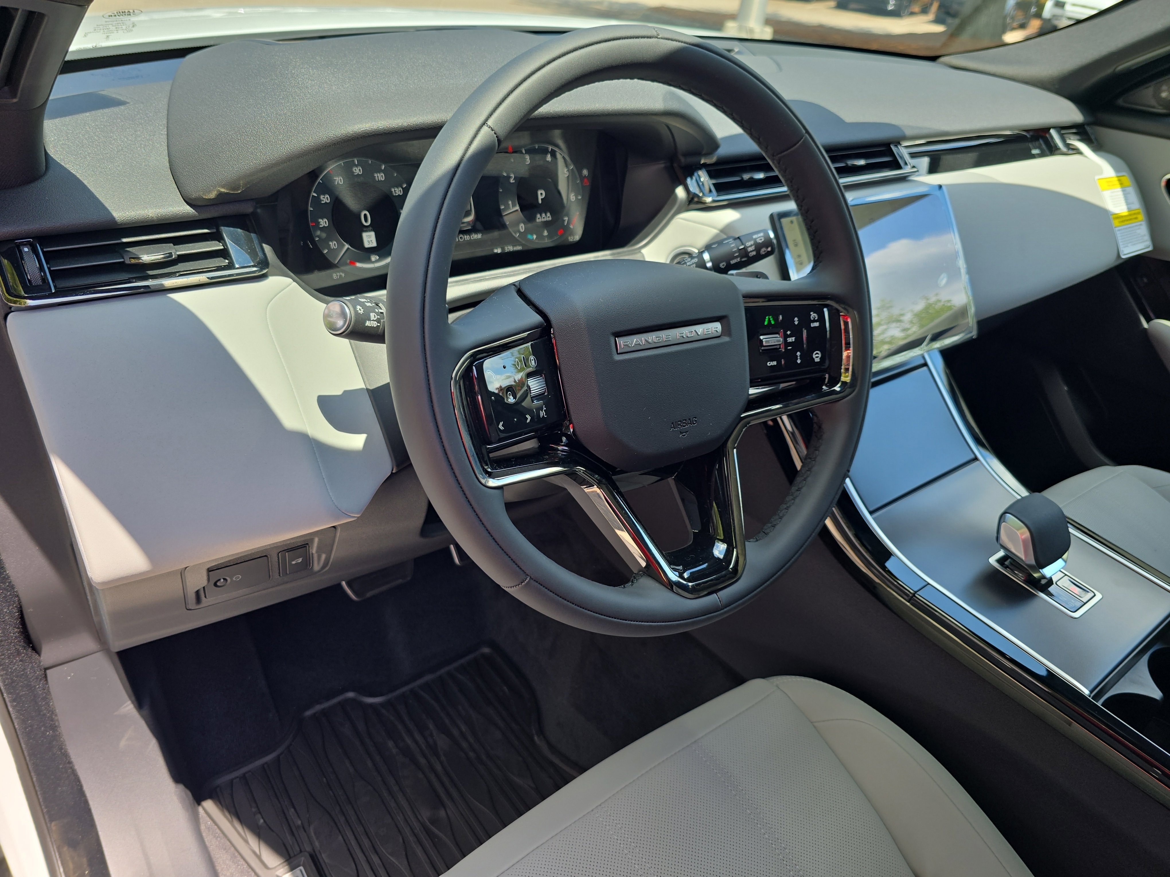 New 2026 Land Rover Range Rover Velar Dynamic SE image 16