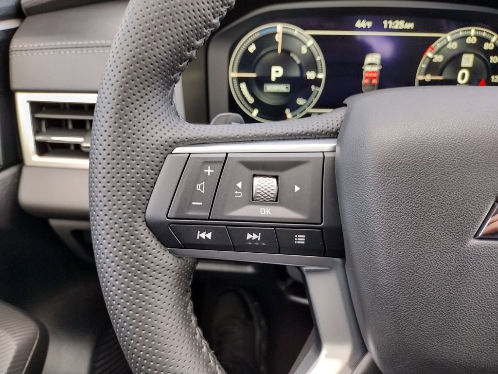 New 2025 Mitsubishi Outlander SE image 27
