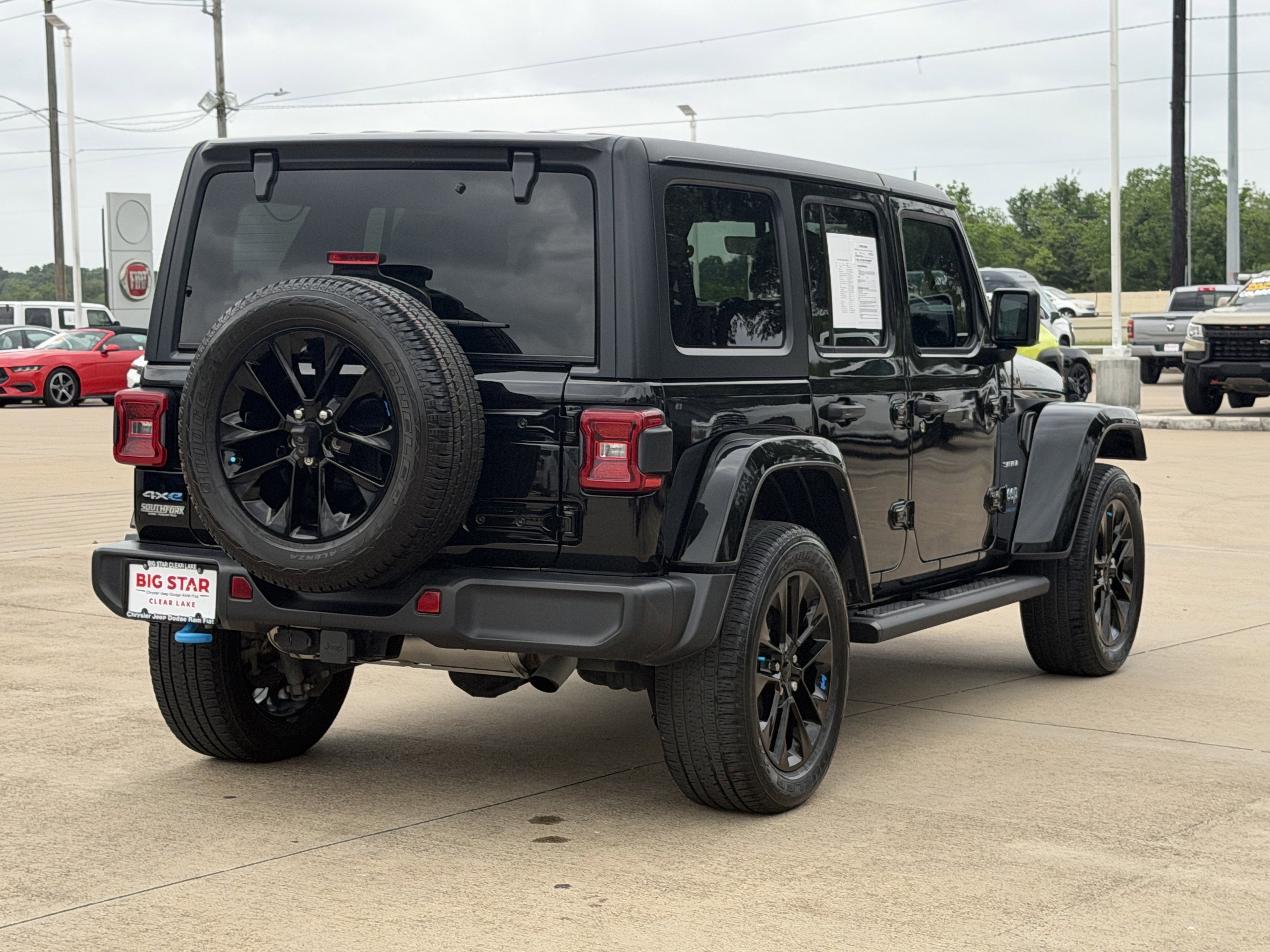 Used 2023 Jeep Wrangler Unlimited Sahara w/ Cold Weather Group AWD/4WD image 5